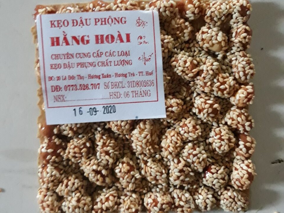 Kẹo đậu phộng vuông mè